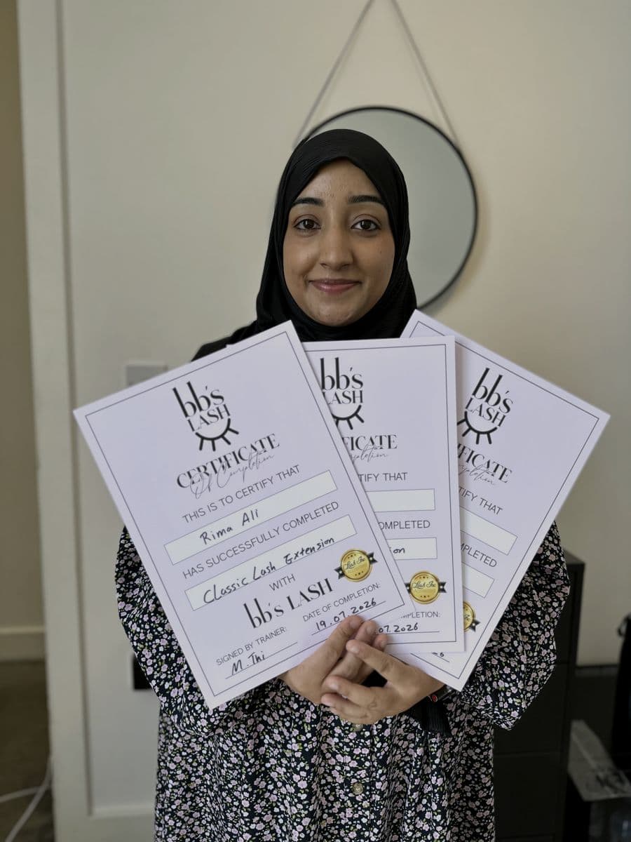 A graduate holding three BB's Lash accredited certificates